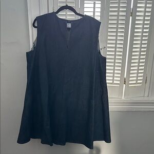 Chic Black Sleeveless Tunic Dress